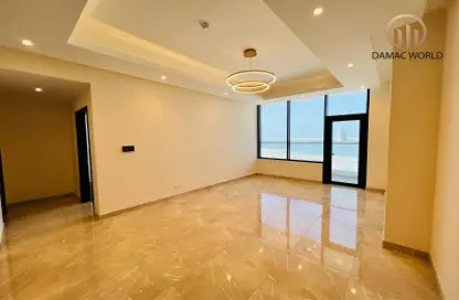 Empty Room image for: Apartment - 1 Bedroom - 2 Bathrooms for sale in Al Juffair - Capital Governorate, Image 1