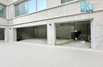 Retail - Studio - 2 Bathrooms for rent in Seef - Capital Governorate