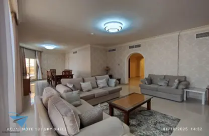 Apartment - 3 Bedrooms - 3 Bathrooms for rent in Al Juffair - Capital Governorate