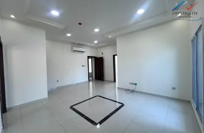 Apartment - 3 Bedrooms - 5 Bathrooms for rent in Hidd - Muharraq Governorate