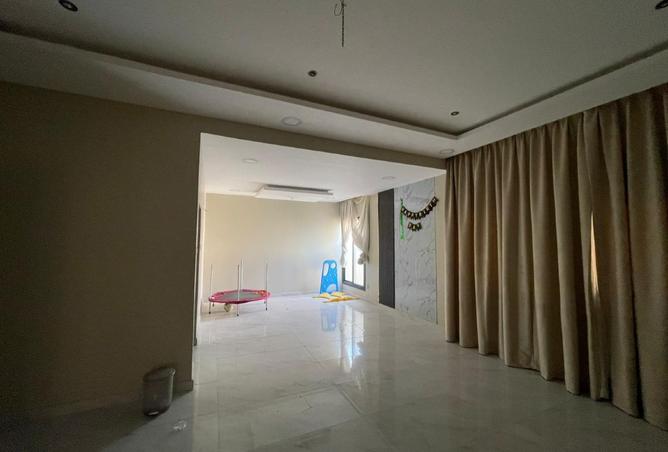 985735 - Property Image 2