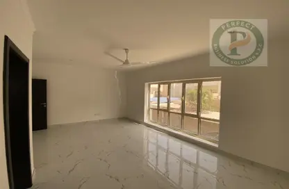 Empty Room image for: Apartment - 3 Bedrooms - 4 Bathrooms for rent in Zinj - Manama - Capital Governorate, Image 1